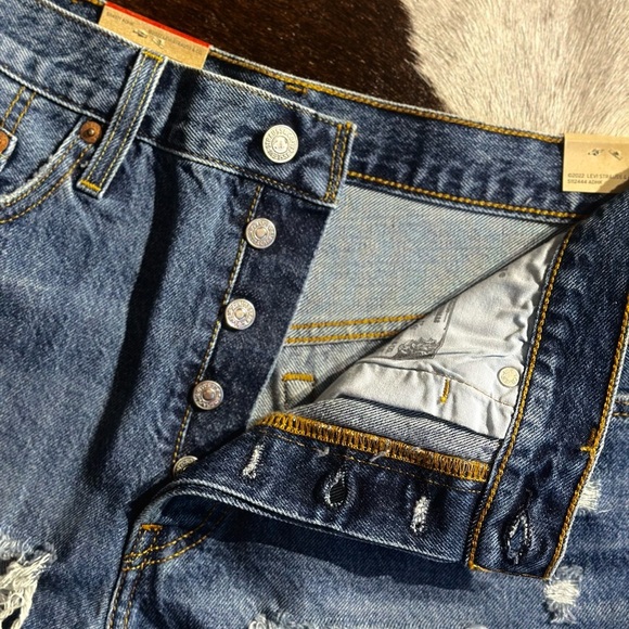 Levi’s High Rise 501 Jean Shorts - Picture 5 of 5